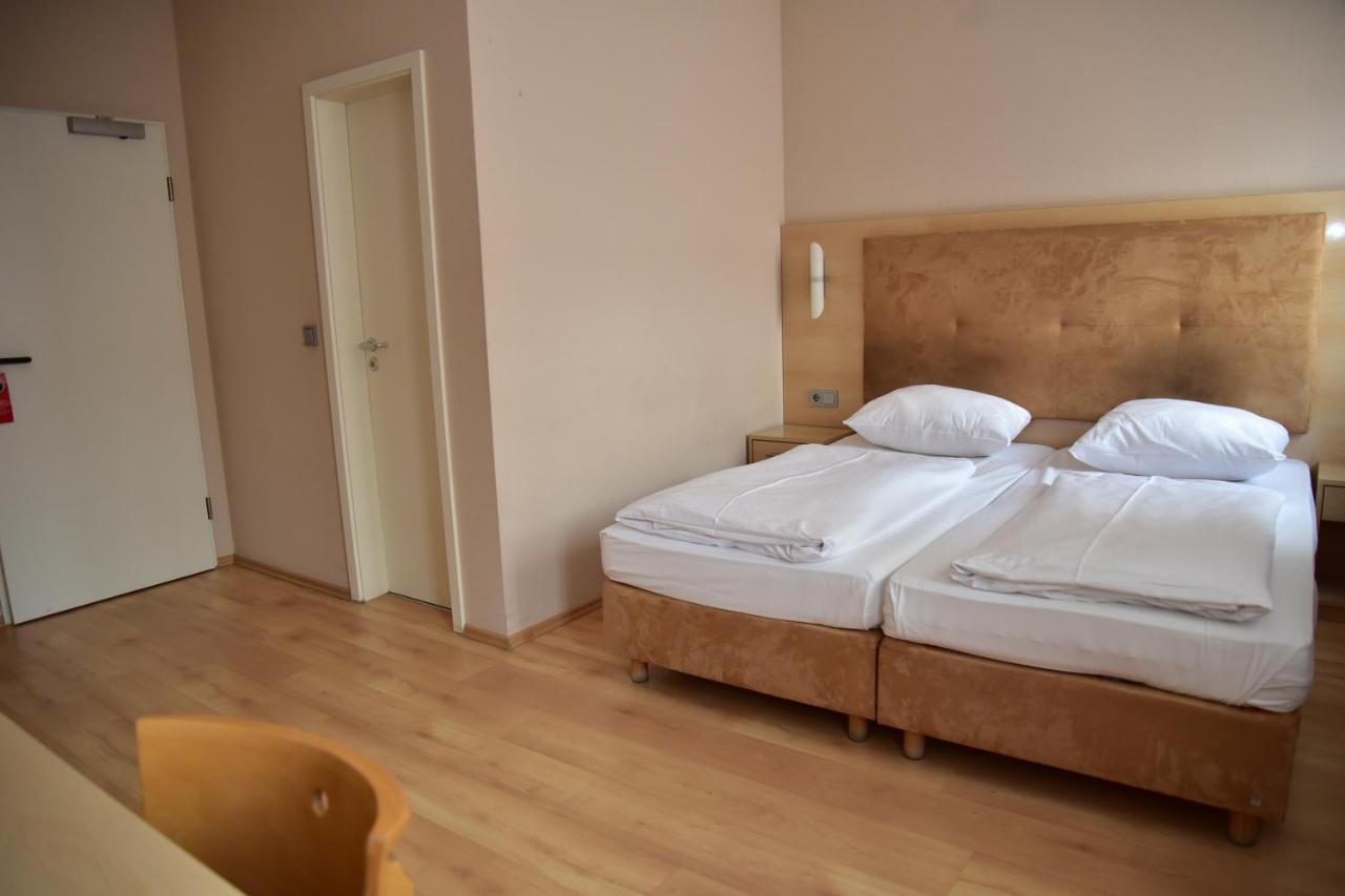 Hotel Am Kurfuerstenplatz - Messe Франкфурт-на-Майні Екстер'єр фото