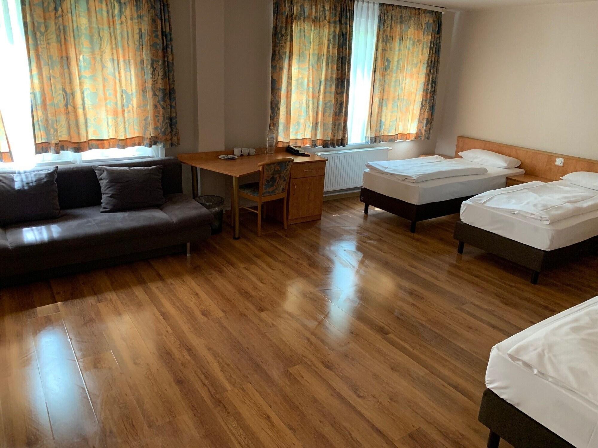 Hotel Am Kurfuerstenplatz - Messe Франкфурт-на-Майні Екстер'єр фото