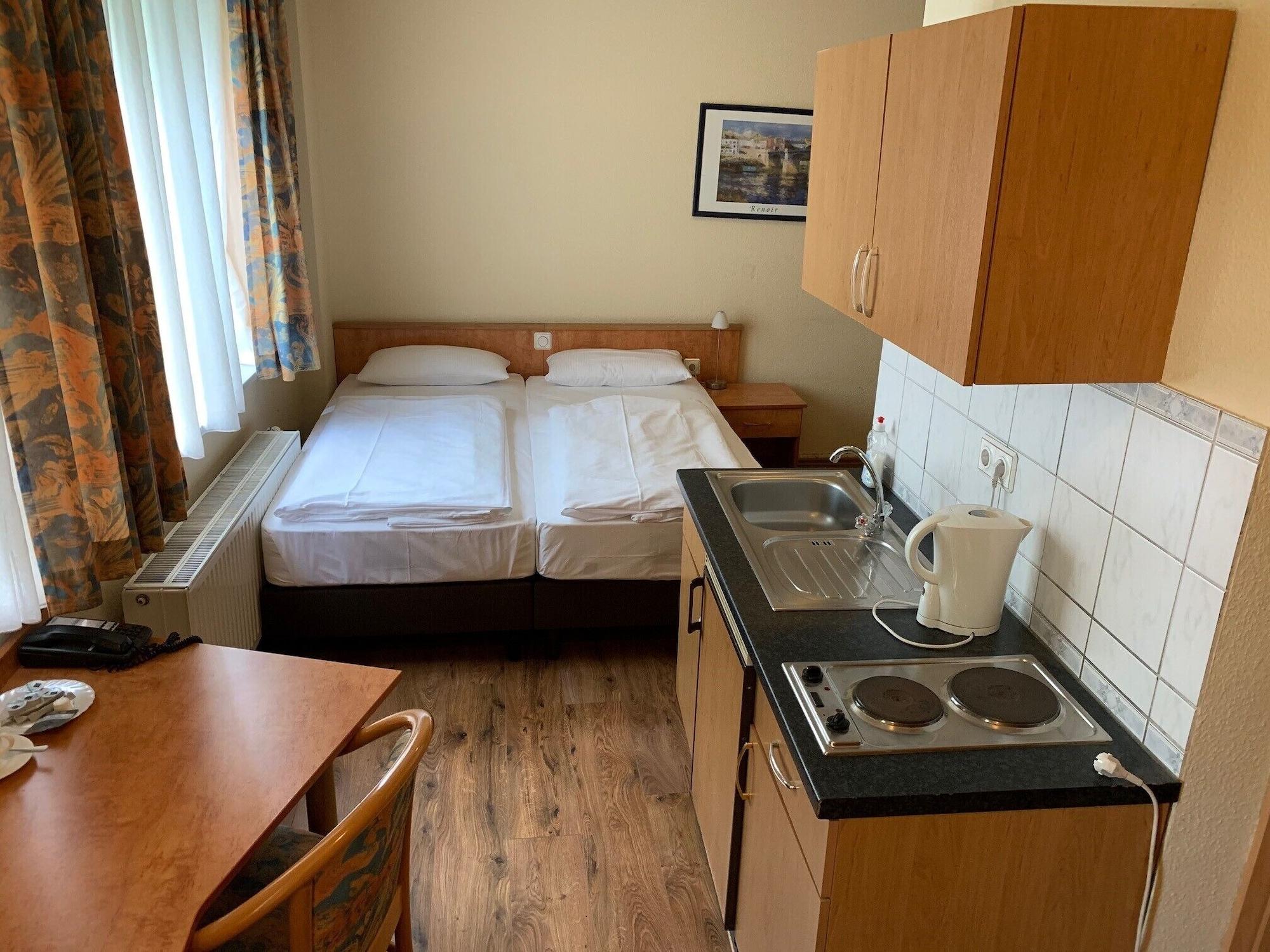 Hotel Am Kurfuerstenplatz - Messe Франкфурт-на-Майні Екстер'єр фото