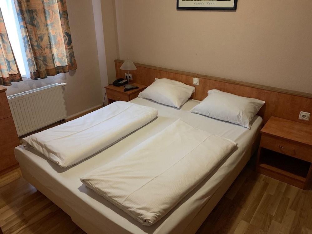 Hotel Am Kurfuerstenplatz - Messe Франкфурт-на-Майні Екстер'єр фото