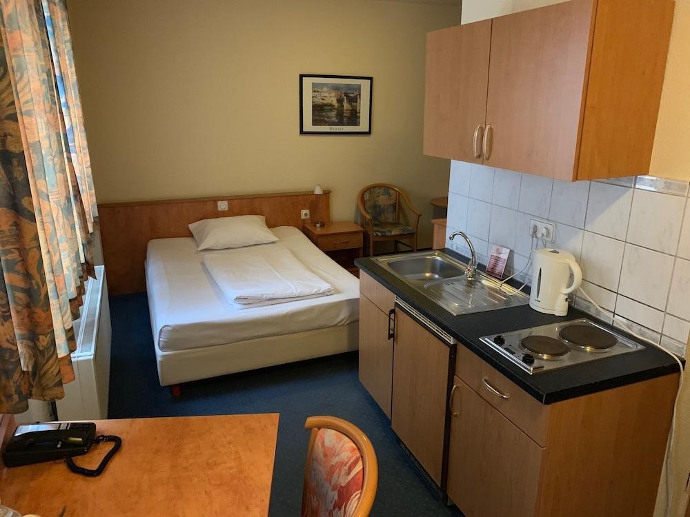 Hotel Am Kurfuerstenplatz - Messe Франкфурт-на-Майні Екстер'єр фото