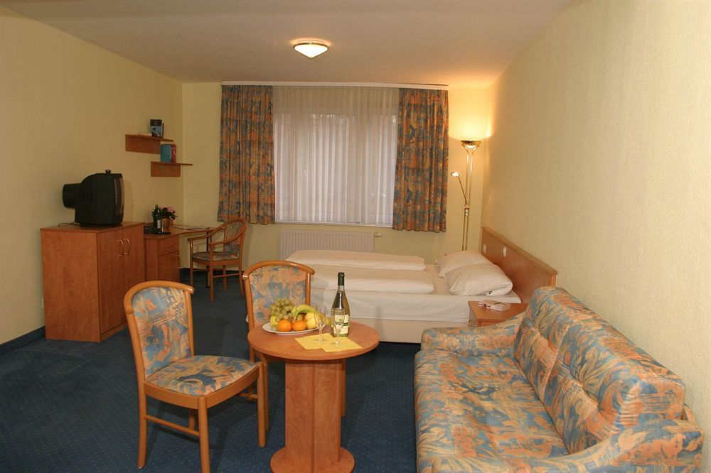 Hotel Am Kurfuerstenplatz - Messe Франкфурт-на-Майні Екстер'єр фото